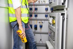 hombre de ingeniería eléctrica foto