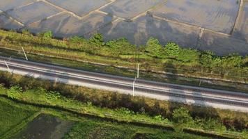 vanuit de lucht naar beneden kijken spoorweg video