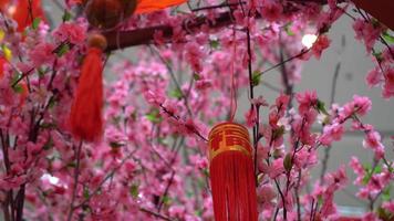 rotation de décoration rouge avec caractère chinois fu video