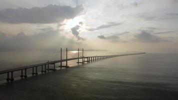 vue aérienne rayon de soleil au deuxième pont de penang video