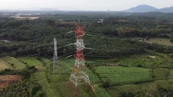 drone view arquitetura poste elétrico video