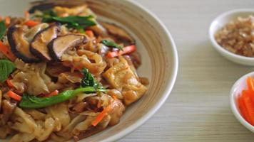 stir-fried noodles with tofu and vegetable - vegetarian and vegan food style video