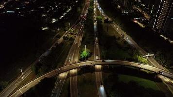 Intercâmbio de ponte penang de alto ângulo de tráfego de carros video