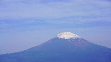 mt. Fuji en vloeiende wolken video