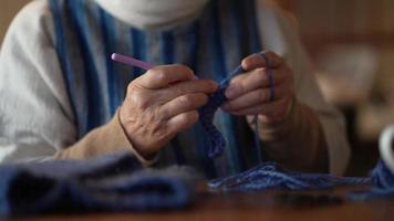 Woman hand-knitting a neck warmer video