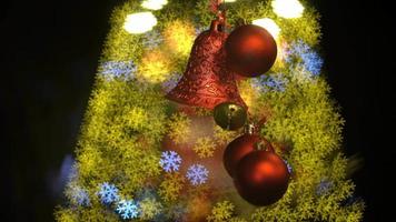 Wählen Sie Fokus Weihnachtskugel und Glocke mit Schneeflocken-Bokeh video
