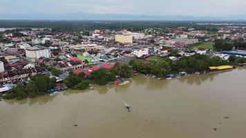 Passagierboot überqueren Sungai Perak video