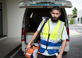 botiquín de primeros auxilios, para el equipo médico que realiza primeros auxilios en accidentes foto