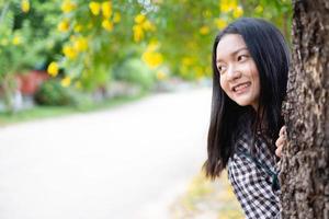 chica joven retrato al aire libre. foto