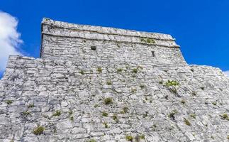 antiguo tulum ruinas maya sitio templo pirámides artefactos paisaje marino méxico. foto