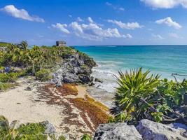 antiguo tulum ruinas maya sitio templo pirámides artefactos paisaje marino méxico. foto