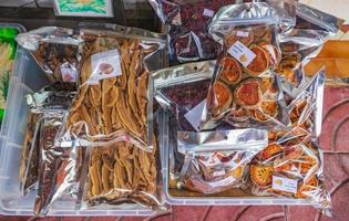 ratchathewi bangkok tailandia 2018 frutas secas champiñones mercado comida tailandesa ciudad china bangkok tailandia. foto