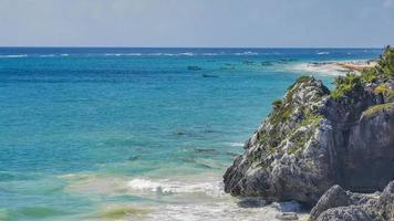 antiguo tulum ruinas maya sitio templo pirámides artefactos paisaje marino méxico. foto