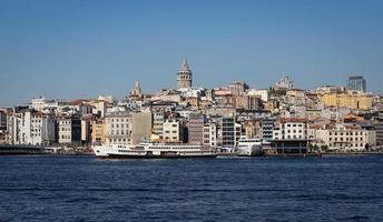 torre de galata y distrito de galata en estambul, turquía foto