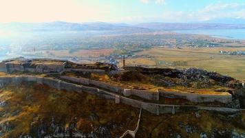 historische osmanische burg, van city of turkey. historische Burg aus der osmanischen Zeit. riesige Burg auf Klippen gebaut. video