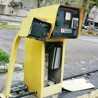 máquina de boletos de estacionamiento rota foto