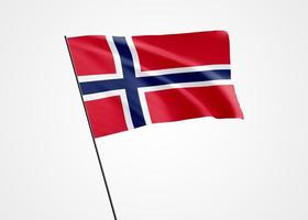 bandera de noruega volando alto en el fondo blanco aislado. 17 de mayo día de la independencia de noruega colección de banderas nacionales mundiales colección de banderas nacionales mundiales foto