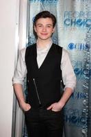 los angeles, 5 de enero - chris colfer llega a los premios people s choice awards 2011 en el teatro nokia en la live el 5 de enero de 2011 en los angeles, ca foto