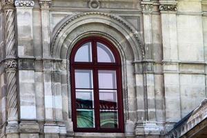 pequeña ventana en la gran ciudad foto