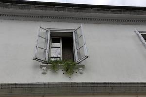 pequeña ventana en la gran ciudad foto