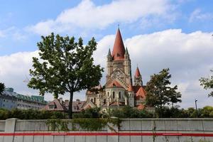 Viena es la capital de Austria, situada a orillas del río Danubio. foto