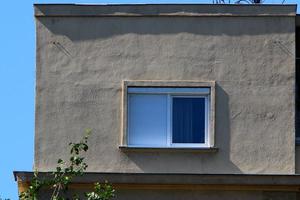 pequeña ventana en la gran ciudad foto