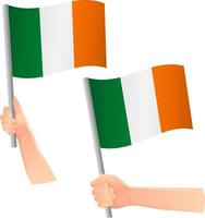 icono de la bandera de irlanda en la mano vector