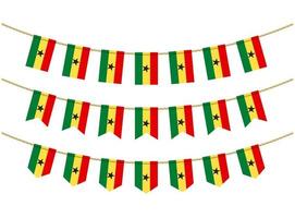 Bandera de Ghana en las cuerdas sobre fondo blanco. conjunto de banderas patrióticas del empavesado. decoración del empavesado de la bandera de ghana vector