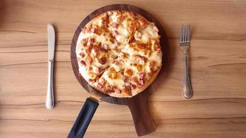 Grilled Chicken and Roasted Pepper Pizza photo