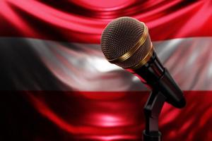 micrófono en el fondo de la bandera nacional de austria, ilustración 3d realista. premio de música, karaoke, radio y equipo de sonido de estudio de grabación foto