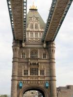 una vista del puente de la torre en londres foto