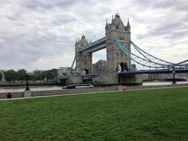 una vista del puente de la torre en londres foto