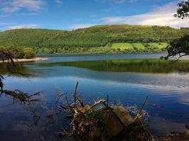 una vista del lago vyrnwy en el centro de gales foto