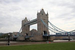 una vista del puente de la torre en londres foto