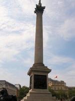 una vista de trafalgar square en londres foto