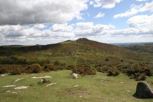 una vista del parque nacional de dartmoor en devon desde la cumbre foto