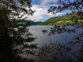 una vista del lago vyrnwy en el centro de gales foto