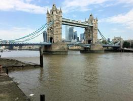 una vista del puente de la torre en londres foto