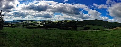 una vista de las colinas caradoc en shropshire foto