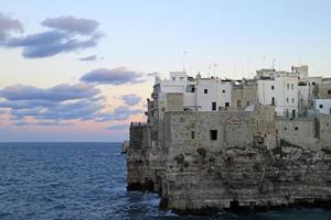 hermosa vista costera en monopoli, itay foto