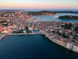 puesta de sol de rovinj, croacia foto