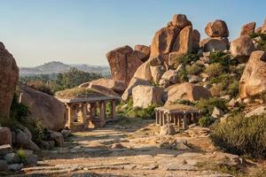 ruinas del templo en hampi, karnataka, india. foto