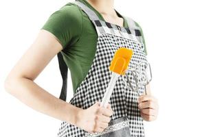 dama feliz sosteniendo cosas de cocina sobre el fondo del espacio de copia - gente concepto de preparación de comida hecha en casa foto