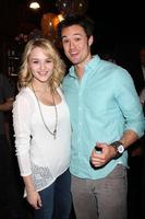 los angeles, 25 de marzo - hunter king, matthew atkinson en el joven e inquieto pastel del 41 aniversario en cbs television city el 25 de marzo de 2014 en los angeles, ca foto