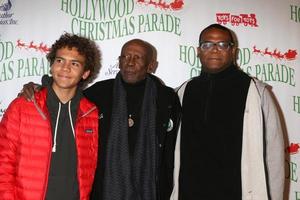 los angeles, 27 de noviembre - nieto, lou gossett jr, hijo en el 85º desfile anual de navidad de hollywood en hollywood boulevard el 27 de noviembre de 2016 en los angeles, ca foto