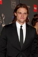 los angeles, jun 16 - hartley sawyer llega a los 40 premios emmy diurnos en el centro cultural skirball el 16 de junio de 2013 en los angeles, ca foto