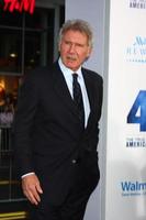 los angeles, 9 de abril - harrison ford llega al estreno de 42 en el teatro chino el 9 de abril de 2013 en los angeles, ca foto