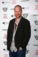 los angeles, jun 5 - joss whedon llega al estreno de mucho ruido y pocas nueces en los oscar al aire libre en academy hollywood el 5 de junio de 2013 en los angeles, ca foto