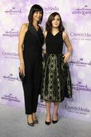 los angeles, 8 de enero - catherine bell, bailee madison en la fiesta tca de invierno 2016 de hallmark en la casa del torneo el 8 de enero de 2016 en pasadena, ca foto