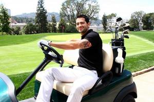 los angeles, 15 de abril - jesse metcalfe en el torneo de golf de celebridades jack wagner en beneficio de la sociedad de leucemia y linfoma en el club de golf junto al lago el 15 de abril de 2013 en toluca lake, ca foto